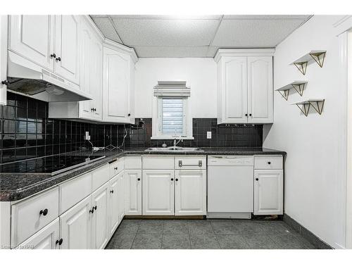 1-24 Herrick Avenue, St. Catharines, ON - Indoor Photo Showing Kitchen With Double Sink