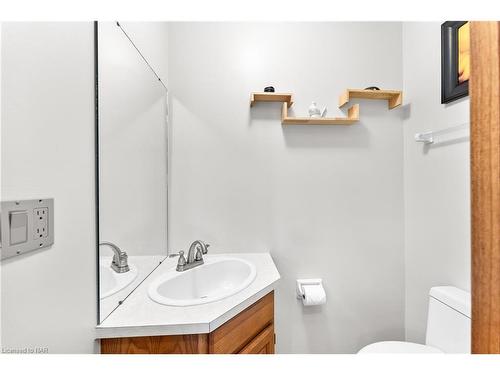 11 Alyson Court, Welland, ON - Indoor Photo Showing Bathroom