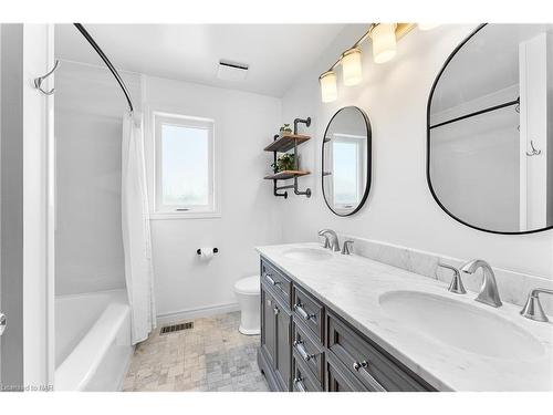 11 Alyson Court, Welland, ON - Indoor Photo Showing Bathroom