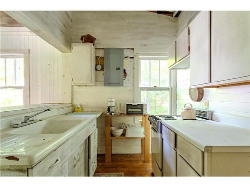 212 Holloway Bay Road S, Port Colborne, ON - Indoor Photo Showing Kitchen