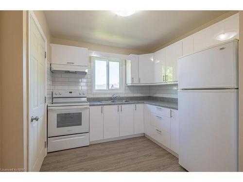 13A Elmwood Avenue, St. Catharines, ON - Indoor Photo Showing Kitchen With Double Sink