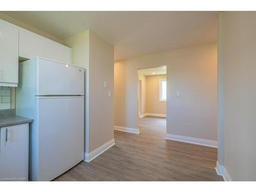 13A Elmwood Avenue, St. Catharines, ON - Indoor Photo Showing Kitchen