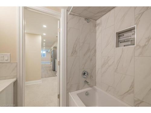 13A Elmwood Avenue, St. Catharines, ON - Indoor Photo Showing Bathroom