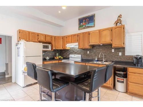 40 Kingsway, Welland, ON - Indoor Photo Showing Kitchen