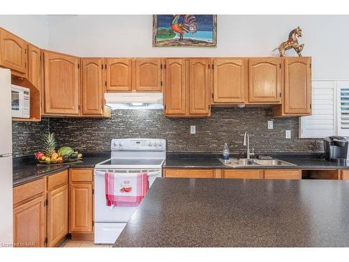 40 Kingsway, Welland, ON - Indoor Photo Showing Kitchen With Double Sink