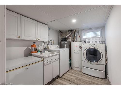 40 Kingsway, Welland, ON - Indoor Photo Showing Laundry Room