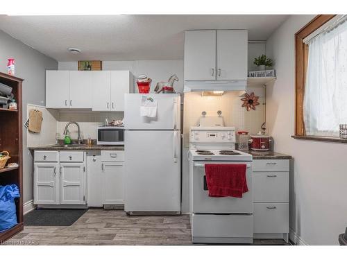 40 Kingsway, Welland, ON - Indoor Photo Showing Kitchen