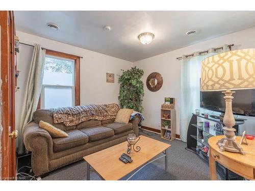 40 Kingsway, Welland, ON - Indoor Photo Showing Living Room