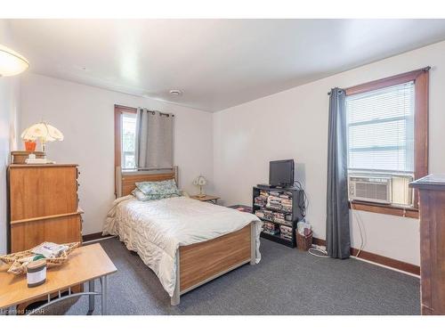 40 Kingsway, Welland, ON - Indoor Photo Showing Bedroom