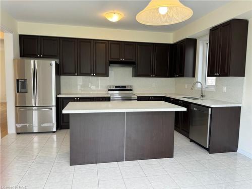 30 Sara Drive Drive, Thorold, ON - Indoor Photo Showing Kitchen With Stainless Steel Kitchen
