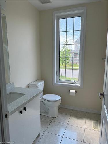 30 Sara Drive Drive, Thorold, ON - Indoor Photo Showing Bathroom