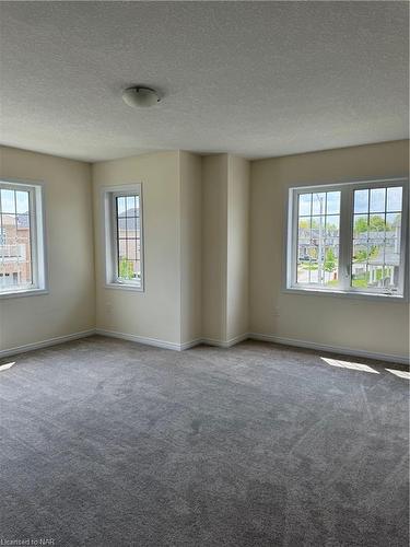 30 Sara Drive Drive, Thorold, ON - Indoor Photo Showing Other Room