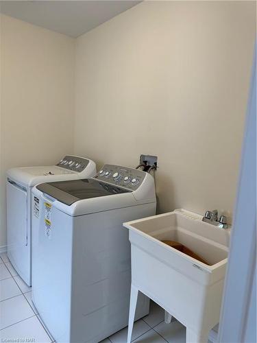 30 Sara Drive Drive, Thorold, ON - Indoor Photo Showing Laundry Room