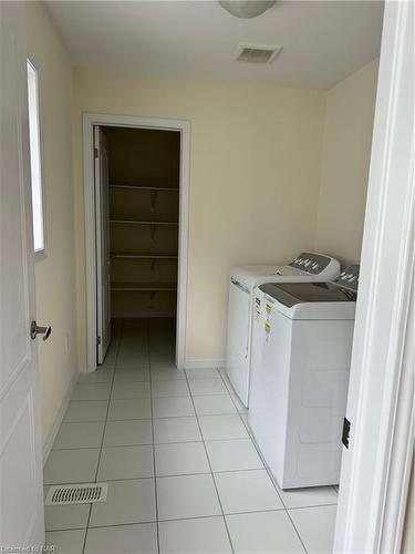 30 Sara Drive Drive, Thorold, ON - Indoor Photo Showing Laundry Room