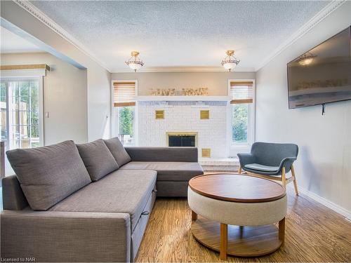 33 The Meadows Street, St. Catharines, ON - Indoor Photo Showing Living Room