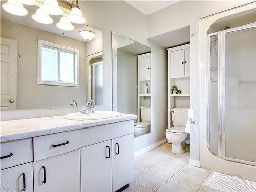 33 The Meadows Street, St. Catharines, ON - Indoor Photo Showing Bathroom