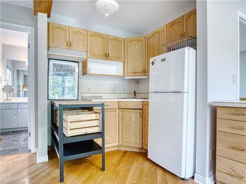 33 The Meadows Street, St. Catharines, ON - Indoor Photo Showing Kitchen