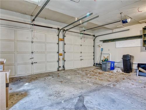 33 The Meadows Street, St. Catharines, ON - Indoor Photo Showing Garage