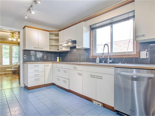 33 The Meadows Street, St. Catharines, ON - Indoor Photo Showing Kitchen