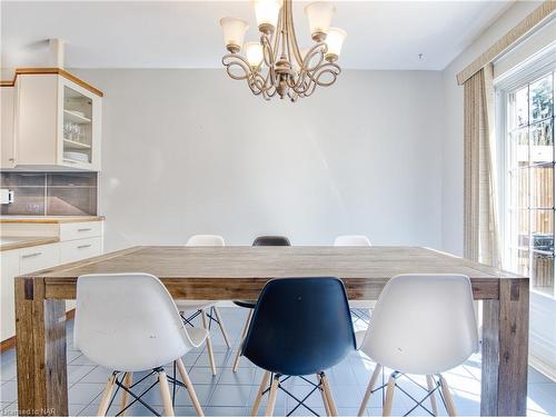 33 The Meadows Street, St. Catharines, ON - Indoor Photo Showing Dining Room