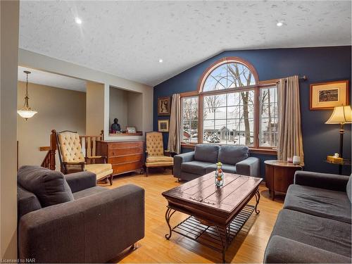 2979 Riselay Avenue, Ridgeway, ON - Indoor Photo Showing Living Room