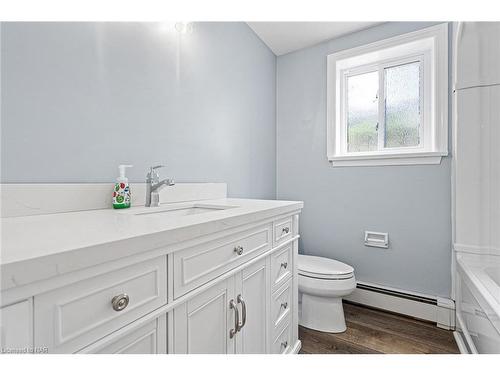 41 Carleton Street S, Thorold, ON - Indoor Photo Showing Bathroom