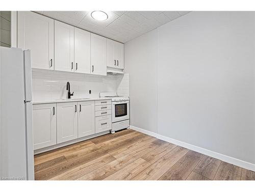 41 Carleton Street S, Thorold, ON - Indoor Photo Showing Kitchen