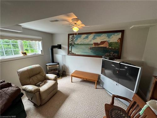 458 Scott Avenue, Fort Erie, ON - Indoor Photo Showing Bedroom