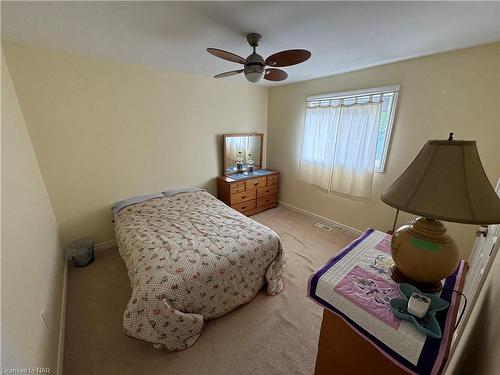 458 Scott Avenue, Fort Erie, ON - Indoor Photo Showing Bedroom