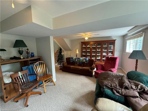 458 Scott Avenue, Fort Erie, ON - Indoor Photo Showing Living Room