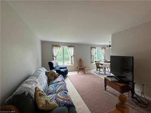 458 Scott Avenue, Fort Erie, ON - Indoor Photo Showing Living Room