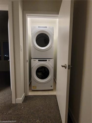 25-590 North Service Road, Hamilton, ON - Indoor Photo Showing Laundry Room