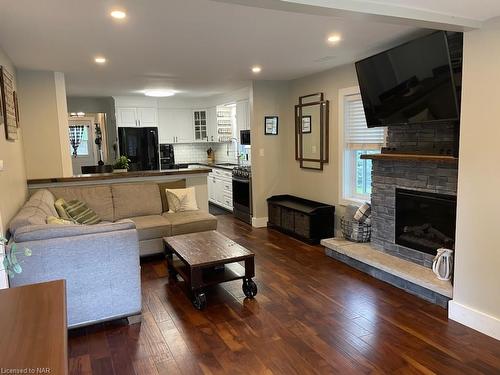 228 Ridgeway Road, Crystal Beach, ON - Indoor Photo Showing Kitchen With Double Sink