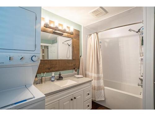 228 Ridgeway Road, Crystal Beach, ON - Indoor Photo Showing Bathroom