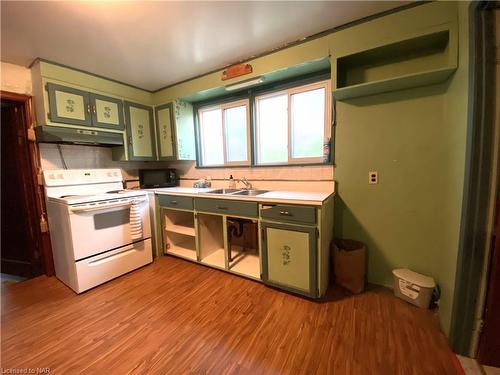 144 Waterloo Street, Fort Erie, ON - Indoor Photo Showing Kitchen With Double Sink
