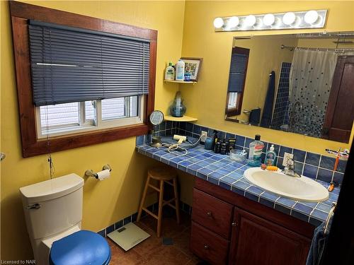 223 Phipps Street, Fort Erie, ON - Indoor Photo Showing Bathroom