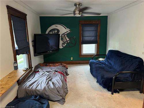 223 Phipps Street, Fort Erie, ON - Indoor Photo Showing Bedroom