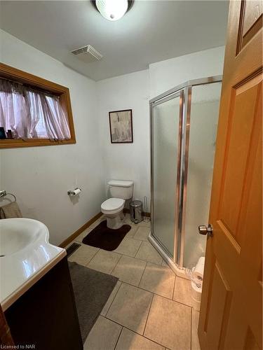 223 Phipps Street, Fort Erie, ON - Indoor Photo Showing Bathroom