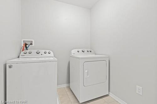 7765 Redbud Lane Lane, Niagara Falls, ON - Indoor Photo Showing Laundry Room