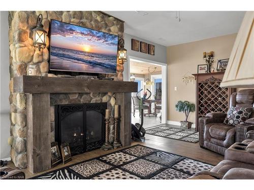 8 Hoover Point Lane, Selkirk, ON - Indoor Photo Showing Living Room With Fireplace