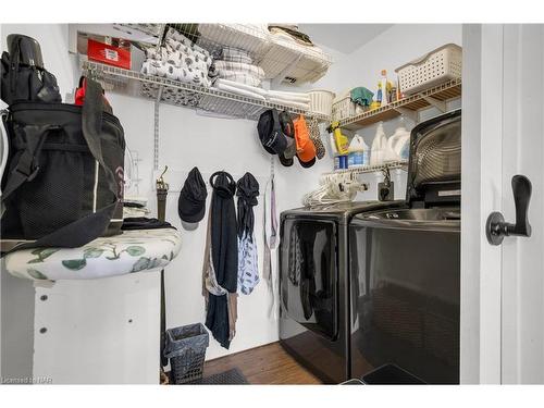 8 Hoover Point Lane, Selkirk, ON - Indoor Photo Showing Laundry Room