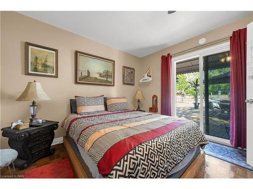 8 Hoover Point Lane, Selkirk, ON - Indoor Photo Showing Bedroom