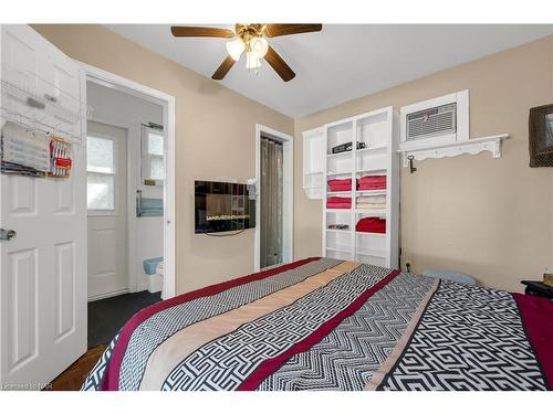 8 Hoover Point Lane, Selkirk, ON - Indoor Photo Showing Bedroom