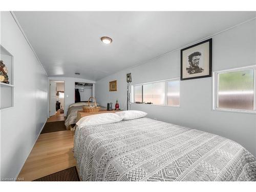 8 Hoover Point Lane, Selkirk, ON - Indoor Photo Showing Bedroom