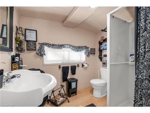 8 Hoover Point Lane, Selkirk, ON - Indoor Photo Showing Bathroom