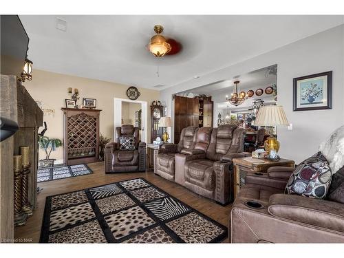 8 Hoover Point Lane, Selkirk, ON - Indoor Photo Showing Living Room