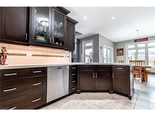 356 Creekside Drive, Welland, ON - Indoor Photo Showing Kitchen