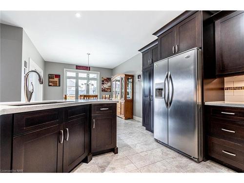 356 Creekside Drive, Welland, ON - Indoor Photo Showing Kitchen