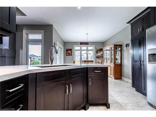 356 Creekside Drive, Welland, ON - Indoor Photo Showing Kitchen