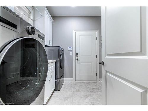 356 Creekside Drive, Welland, ON - Indoor Photo Showing Laundry Room